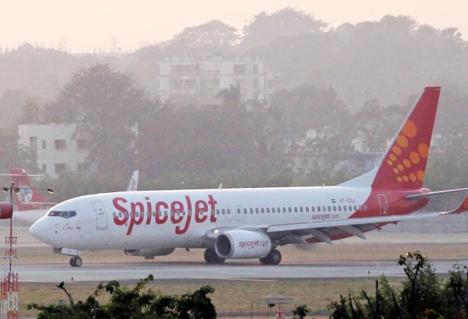 Two SpiceJet pilots get 1-year suspension for overshooting Mumbai runway
