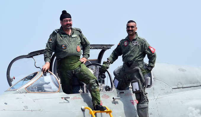 Air Chief Marshal BS Dhanoa flies MiG 21 with Abhinandan in Pathankot
