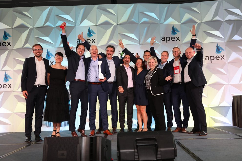 Airbus wins Crystal Cabin Award at APEX with Connected Cabin