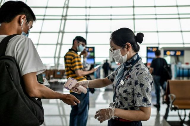 Face masks, health checks and long check-ins: the future of flying