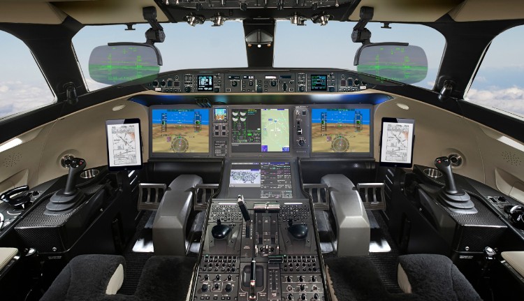 Bombardier delivers first global 7500 aircraft equipped with dual head-up display