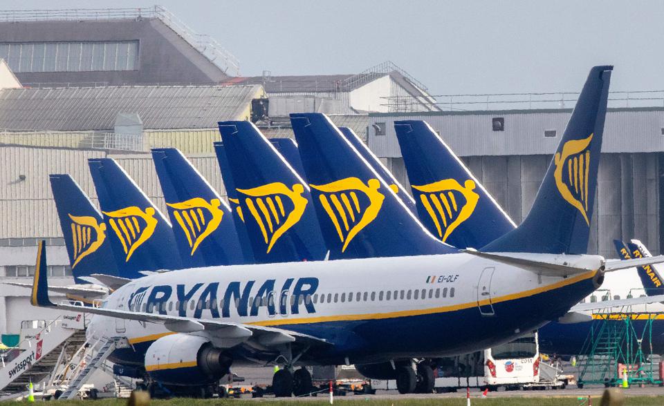 Ryanair lands $1 billion as European airline bonds begin to take off