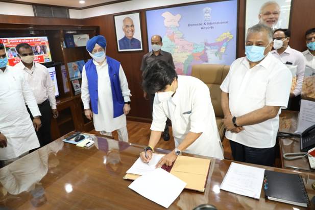 Jyotiraditya Scindia takes charge as Minister of Civil Aviation;General V.K. Singh takes over as MoS